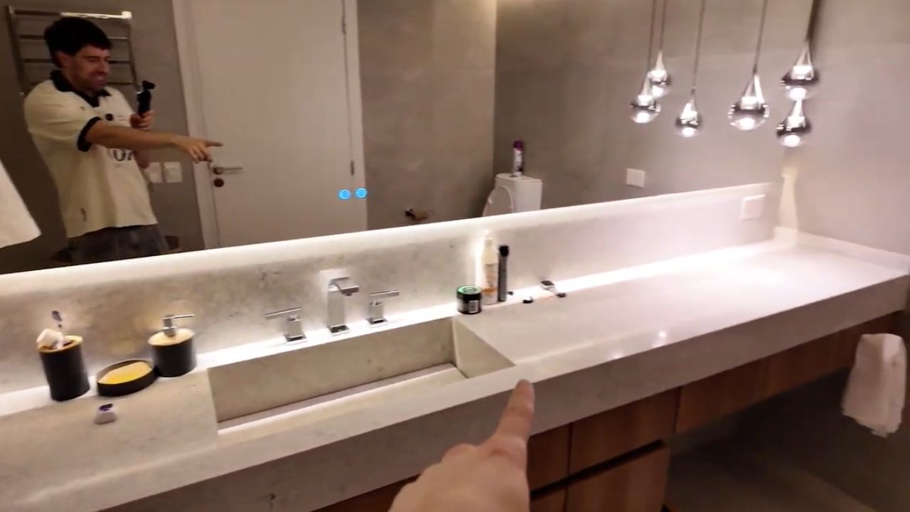 Cinco baños y dos comedores: así es el espectacular nuevo departamento de Martín Cirio en Belgrano 2 ba%C3%B1o.jpg 6a0db3da8b8c0