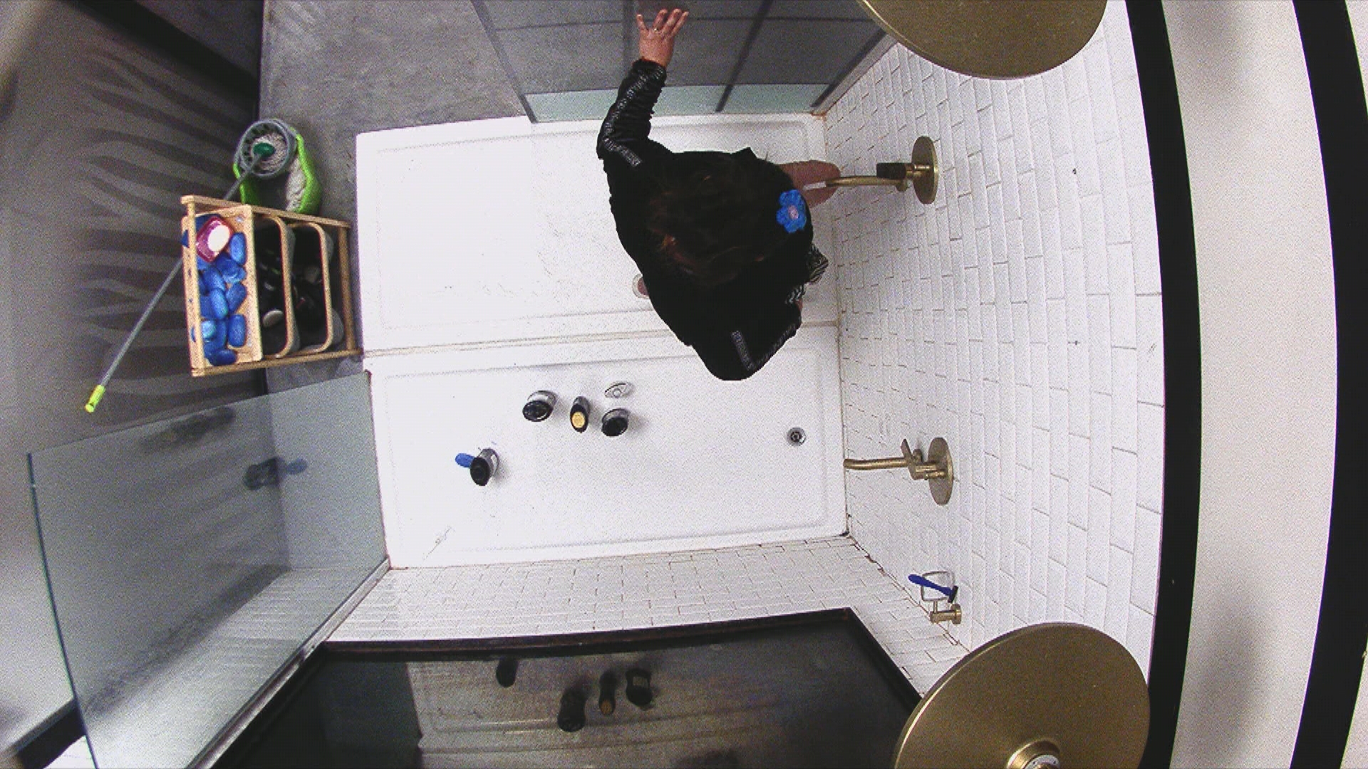 pincoya%20ducha%20gran%20hermano.png 69d2f52e939e5