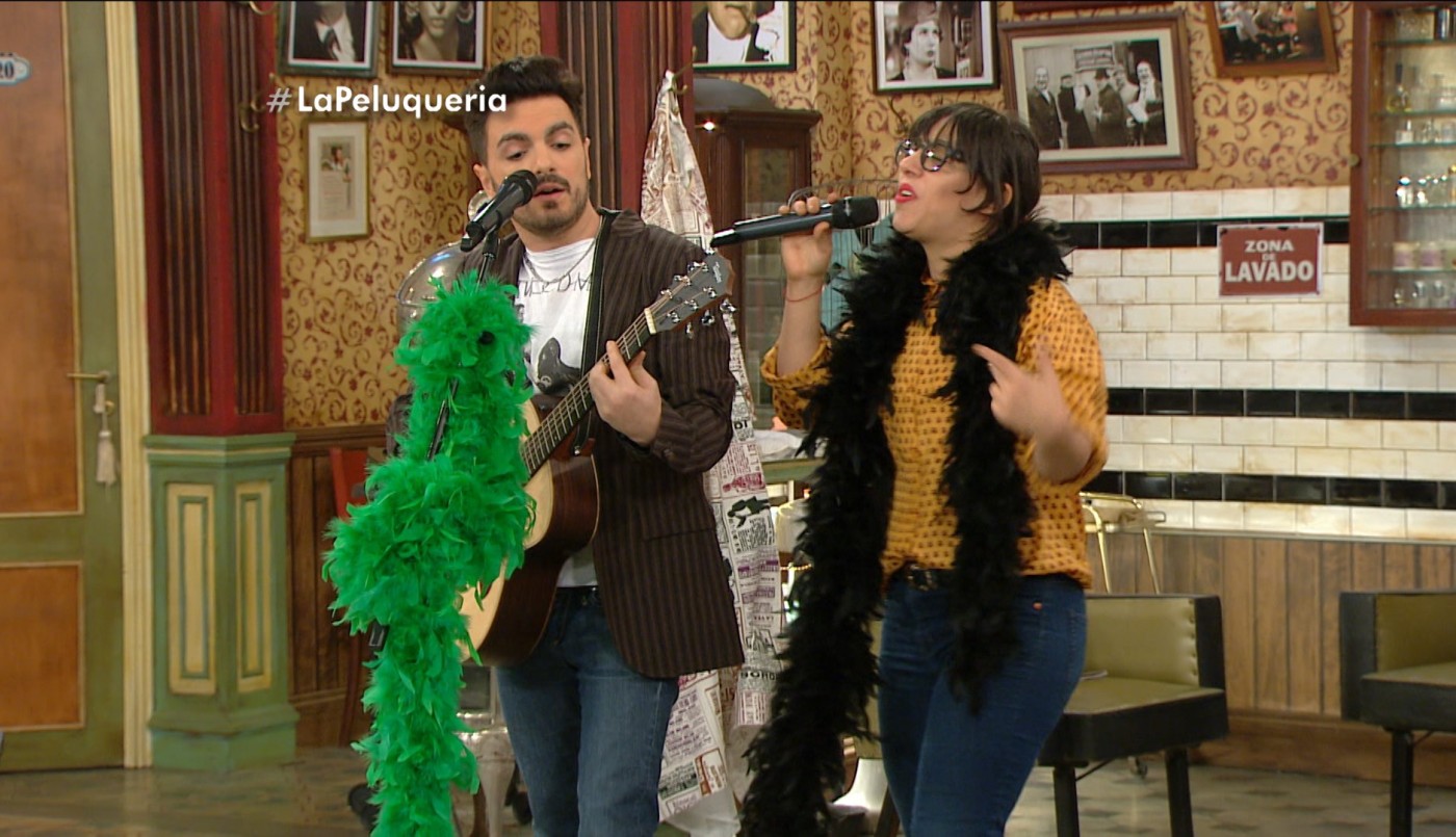 ¡Toda la peluquería baila y canta al ritmo de Miranda! | Mejores Momentos
