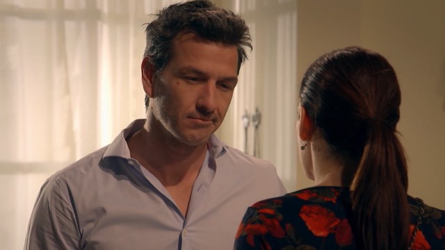 Carolina se entera que Mía sabe de su romance con Damián | Mejores momentos