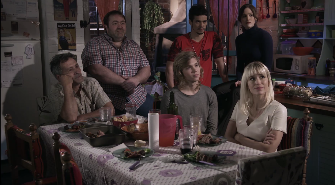 Santiago se hará un ADN y así se lo comunica a su familia | Mejores momentos