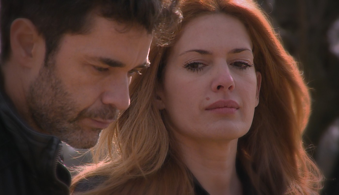 Espías en el cementerio | Otra mirada