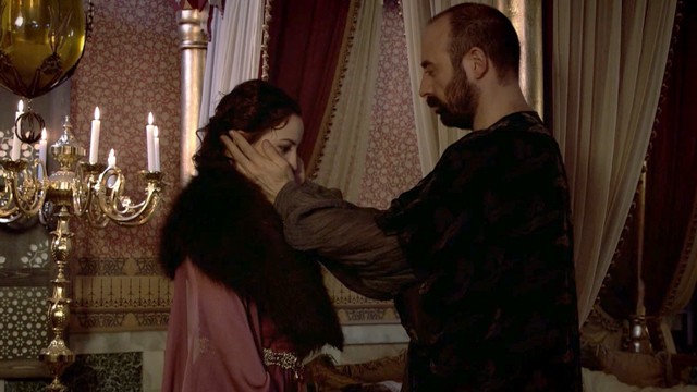 Hurrem descubre que El Sultán llama a Nurham | Mejores momentos
