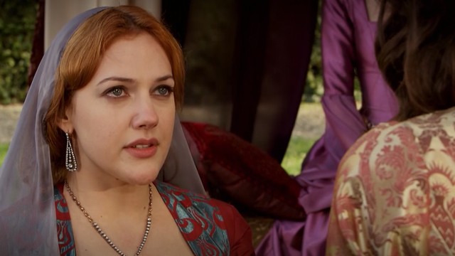 Hurrem regresa al palacio y le pide perdón a Mahidevran | Mejores momentos