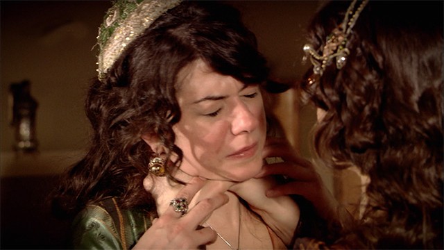 La Sultana Mahidevran amenazó de muerte a Firial | Mejores momentos