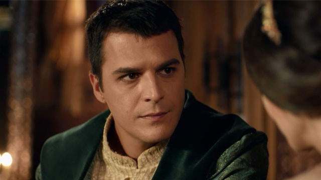 Mustafá: un casamiento inconcluso y un plan para matarlo | Resúmenes