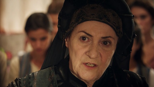 La señorita Afife regresa al palacio | Adelantos