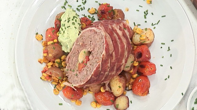 Pan de carne relleno y envuelto en panceta | Recetas