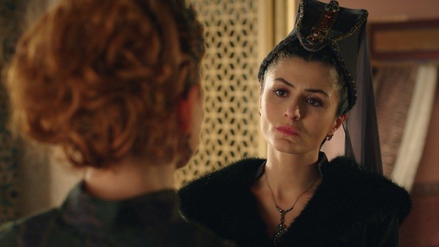 Las hermanas sultanas se unen para derrotar a Hurrem | Resúmenes