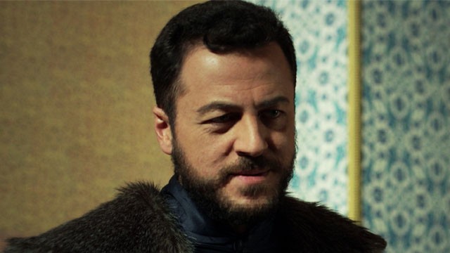 Ahmed Pasha está en problemas | Adelantos