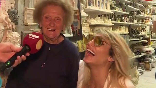 Vicky haciendo amigos por Atenas | Mejores Momentos