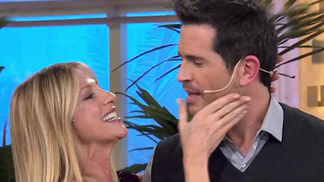 Beso en vivo entre Claudia Fontán y Diego Ramos | Mejores momentos