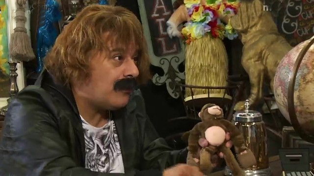 El hombre de la bolsa se enfrenta al Cachador | Mejores momentos