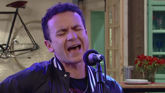 Fonseca canta "Te mando flores" en vivo | Mejores momentos