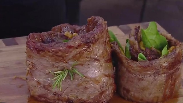 Entraña crocante rellena de espinaca y morrón | Recetas