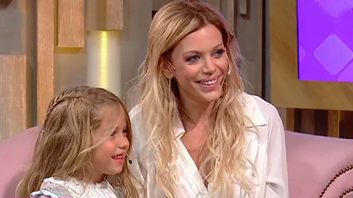 El exraño tic nervioso de Evangelina Anderson | Exclusivos