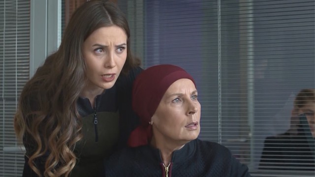 La familia Emiroglü sufre un gran robo | Resúmenes