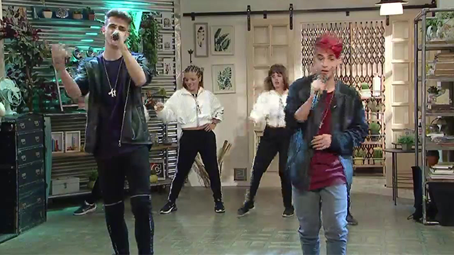 Adexe y Nau en vivo | Musicales