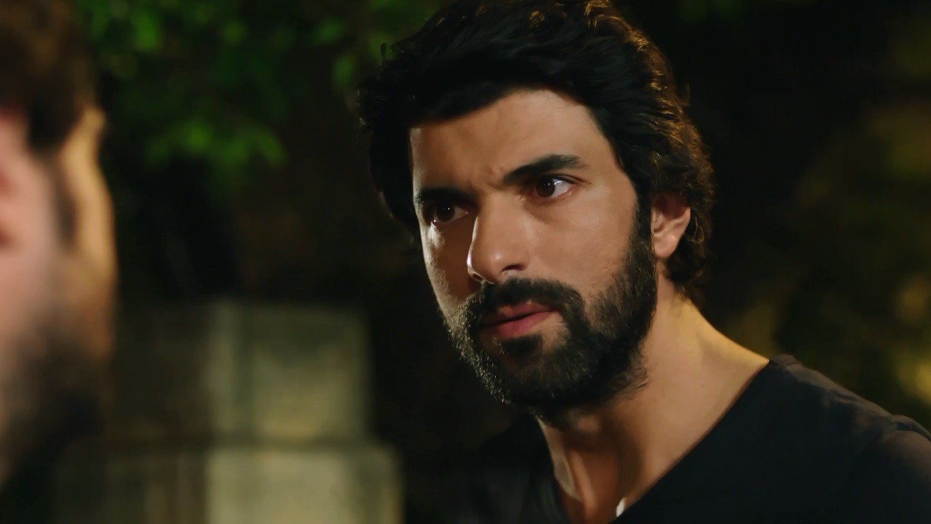 Tolga le cuenta a Omar el descubrimiento de Ipek | Mejores momentos