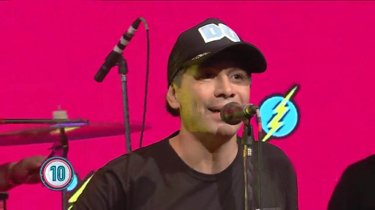 "Me vas a extrañar" por Damas gratis | Musicales