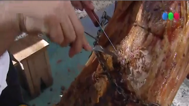 Santi hace un clásico lechón de fin de año | Recetas