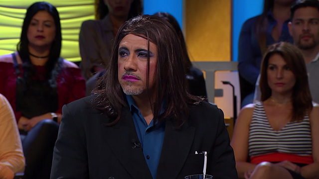 Ella lo demanda porque él se viste con su ropa | Mejores casos 2018