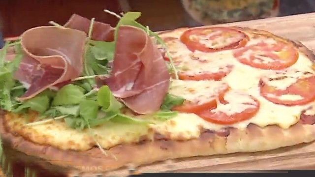 Pizzas a la parrilla con masa saborizada | Recetas