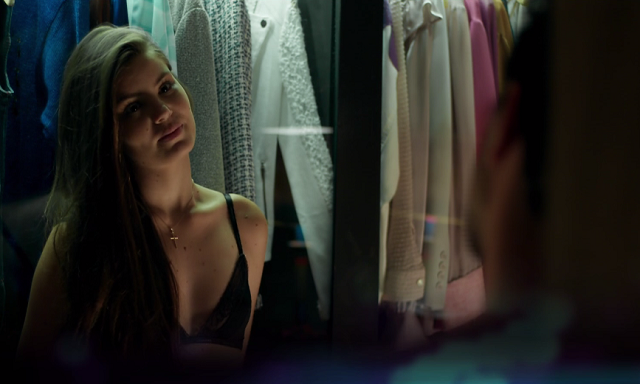 ¿Con quién se besa Ángel? | Resúmenes