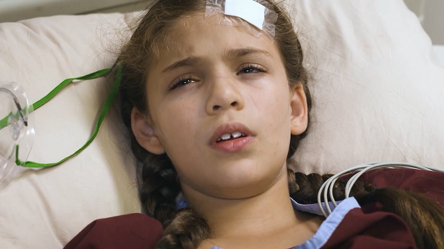 Elif abre los ojos y pide ayuda | Mejores momentos