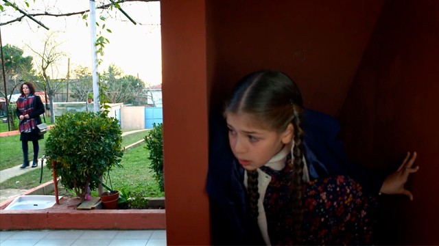 Elif quiere escapar de las garras de Tarik | Resúmenes