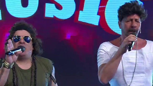 Carlos Vives y Sebastián Yatra cantan "Robarte un beso" | Mejores momentos