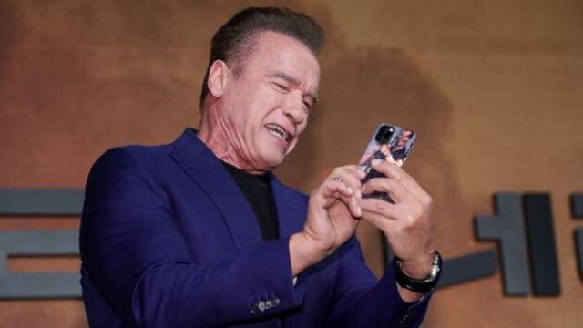 Arnold Schwarzenegger tiene la mejor funda de iPhone del mundo | Espectáculos