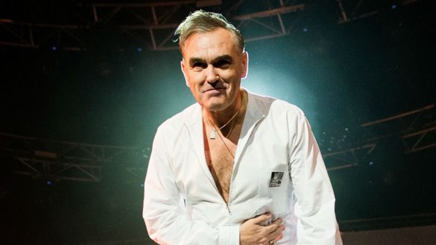 Insólito negocio: Morrissey vende discos de otros artistas firmados por él | Música