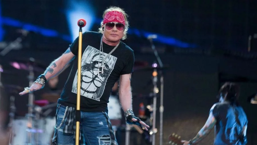 El tremendo blooper de Axl Rose en pleno show | Virales