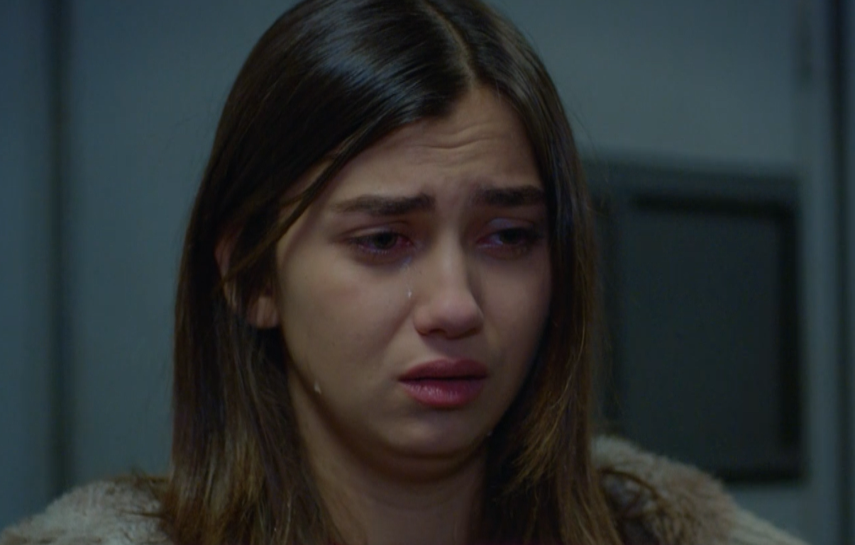 Se derrumba el mundo de las huérfanas | Resumenes