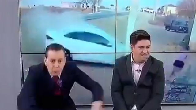 ¡El gracioso blooper de dos periodistas brasileros! | Virales
