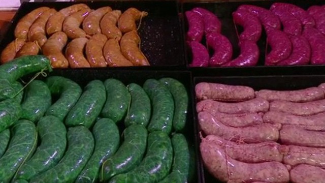 Los choris de colores que revolucionaron la parrilla argentina | Recetas