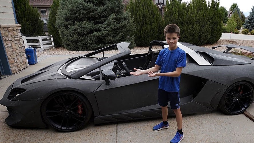 Un niño construyó un auto de alta gama con una impresora 3D y la marca lo sorprendió | Virales