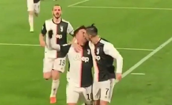El beso entre Dybala y Cristiano que hizo arder las redes | Virales