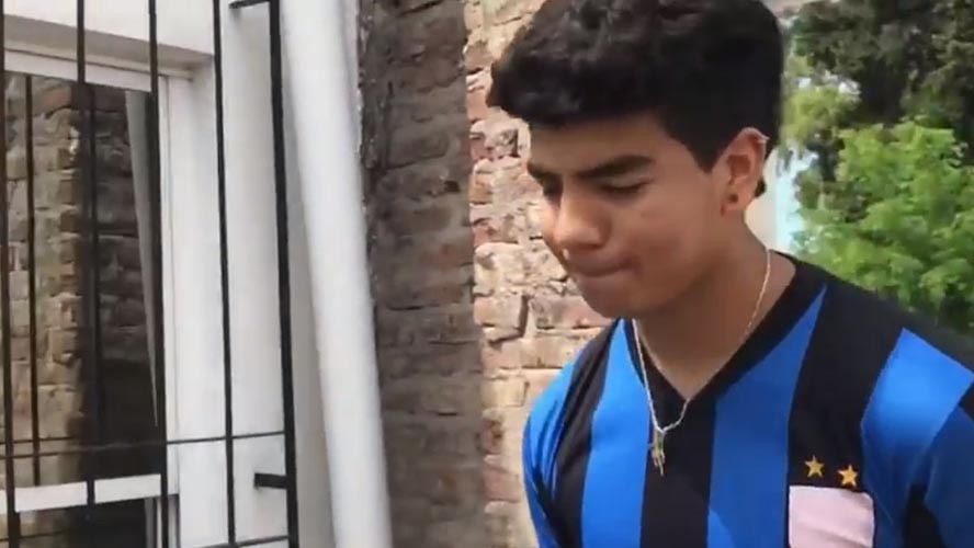 El emotivo video de Fernando Báez Sosa realizando tareas solidarias | Sociedad