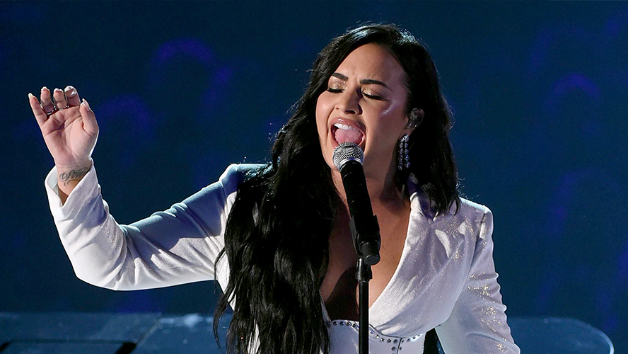 Demi Lovato rompió en llanto en su presentación en los Grammys | Música