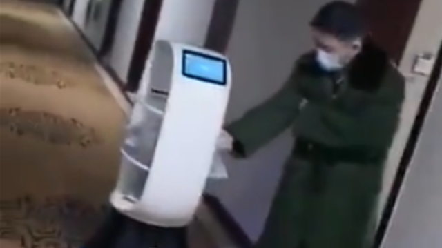 Coronavirus: el “Arturito” que asiste a las personas en cuarentena | Sociedad