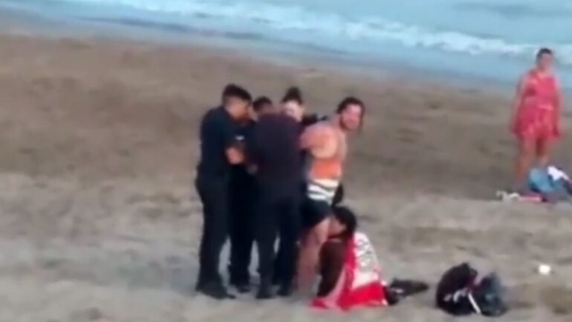Aberrante: enterraron a una nena de 2 años para tener sexo en el mar | Sociedad