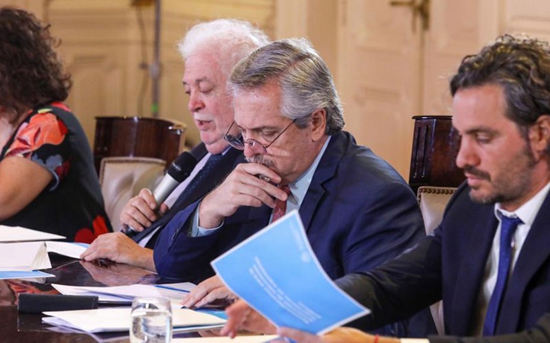 El gobierno afirmó que la cuarentena será obligatoria para quienes regresen de países afectados | Sociedad