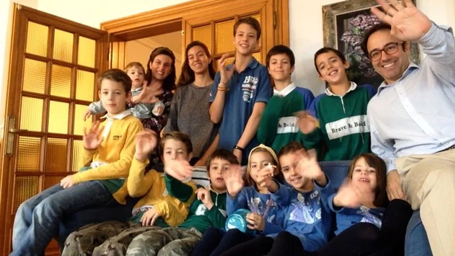 Conocé cómo es la vida de un matrimonio con 11 hijos contagiados de coronavirus | En el mundo