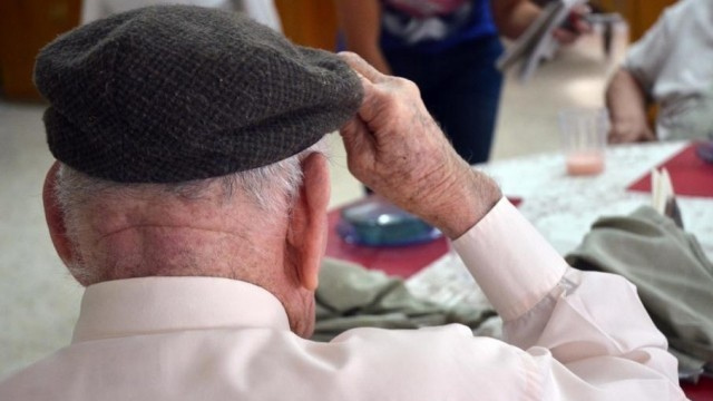"El abuelo nos va a enterrar a todos": el viral que llena de esperanza la cuarentena | Virales