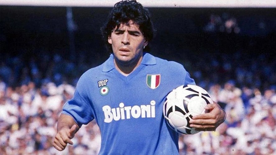 Una reliquia: ¡Subastan la camiseta del Nápoli usada por Maradona! | En el mundo