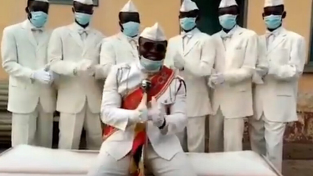 “Quedate en casa o baila con nosotros”: el mensaje de los ghaneses animadores | Virales