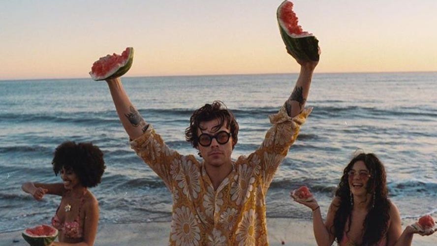 Harry Styles estrenó videoclip y... ¿Rompió la cuarentena? | Música