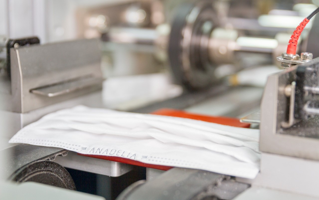 La fábrica argentina de barbijos trabaja las 24 horas | Sociedad